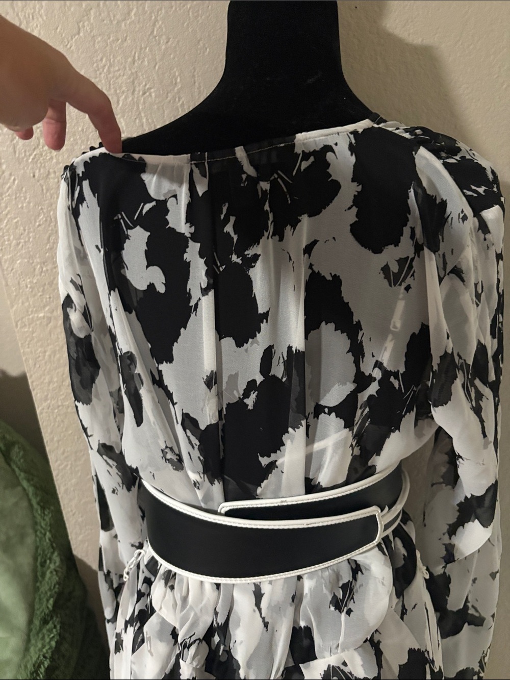 Black and White Floral V-Neck Maxi Dress with Waist Tie - Picture 4 of 6